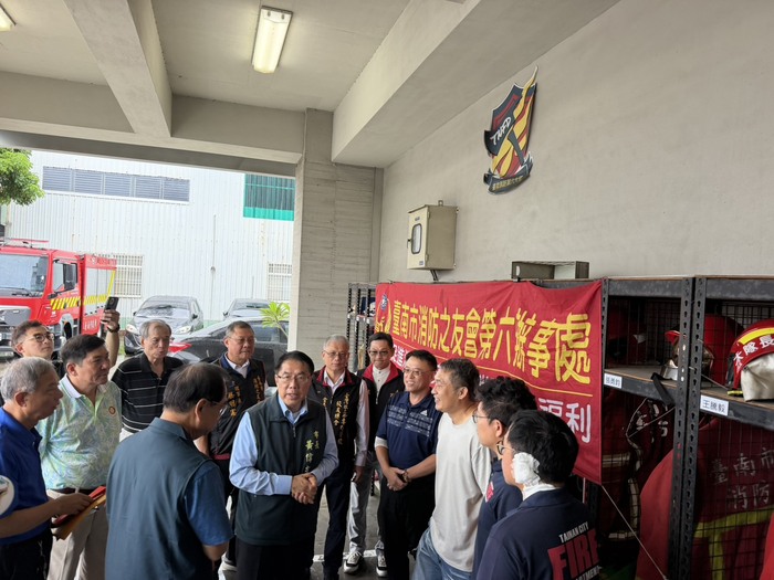 臺南市市長黃偉哲關懷慰問第一線救災救護因公受傷消防局同仁圖片