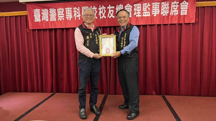 戴會長頒發第三屆監事會召集人林榮輝聘書圖片