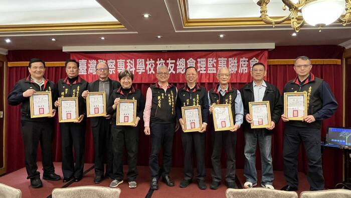 戴會長頒發第三屆理監事聘書圖片