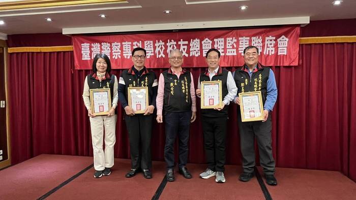 戴會長頒發第三屆理監事聘書圖片