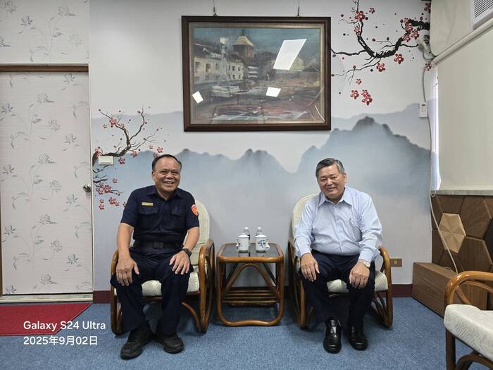 警專校友總會會長何明洲博士獲邀母校為專44期新生專題演講，總隊長林榮輝親迎接待