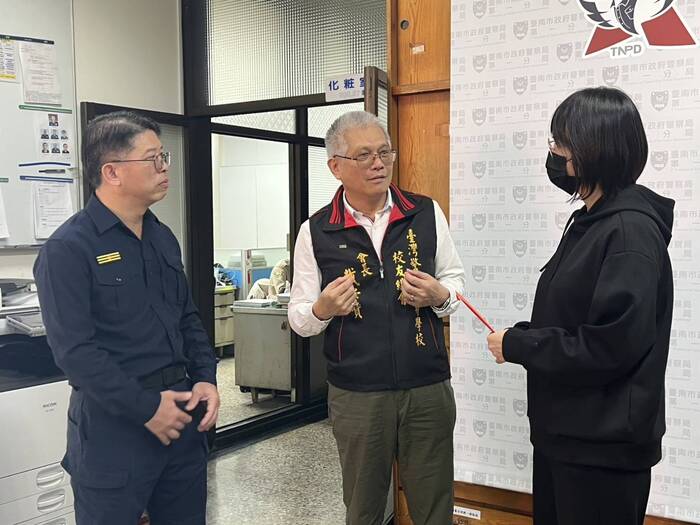 警專校友總會會長戴崇贒關懷慰問臺南市政府警察局第一分局受傷警員黃鉉依並致送慰問金圖片