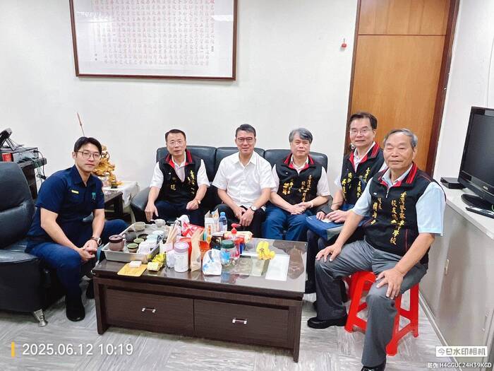 警專校友總會秘書長李禎琨代表會長何明洲博士至大安分局警備隊關懷慰問
